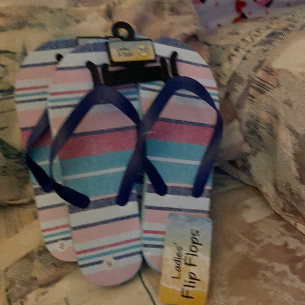 Ladies flip flops